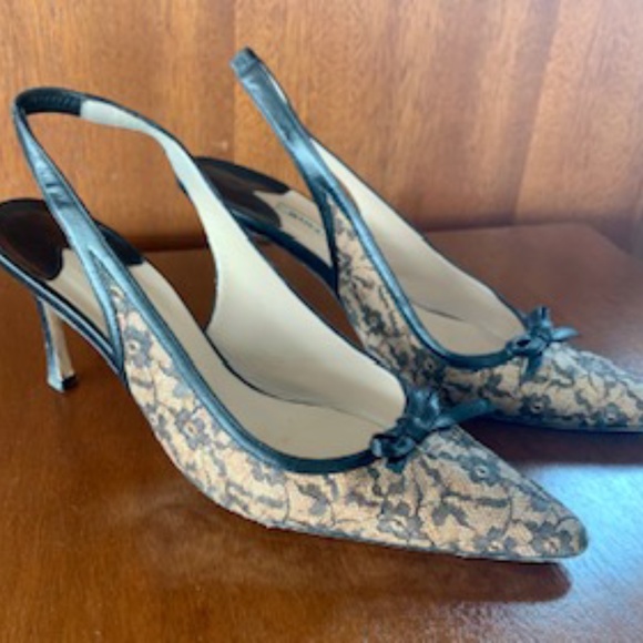 Manolo Blahnik Lace slingback - Picture 1 of 5